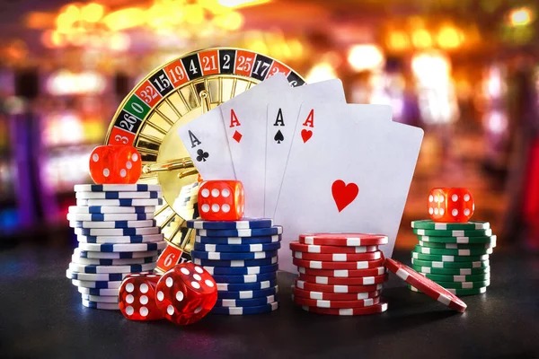 Live Sic Bo Dadu dealer rolling three dice on duta88
